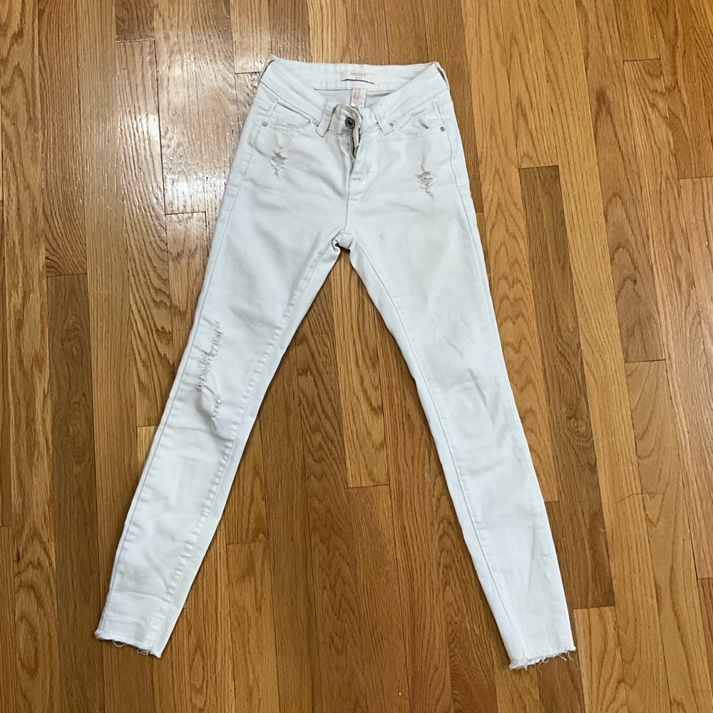FOREVER 21 White Ripped Skinny Jeans